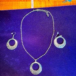 Beautiful Silver necklace and earring set.